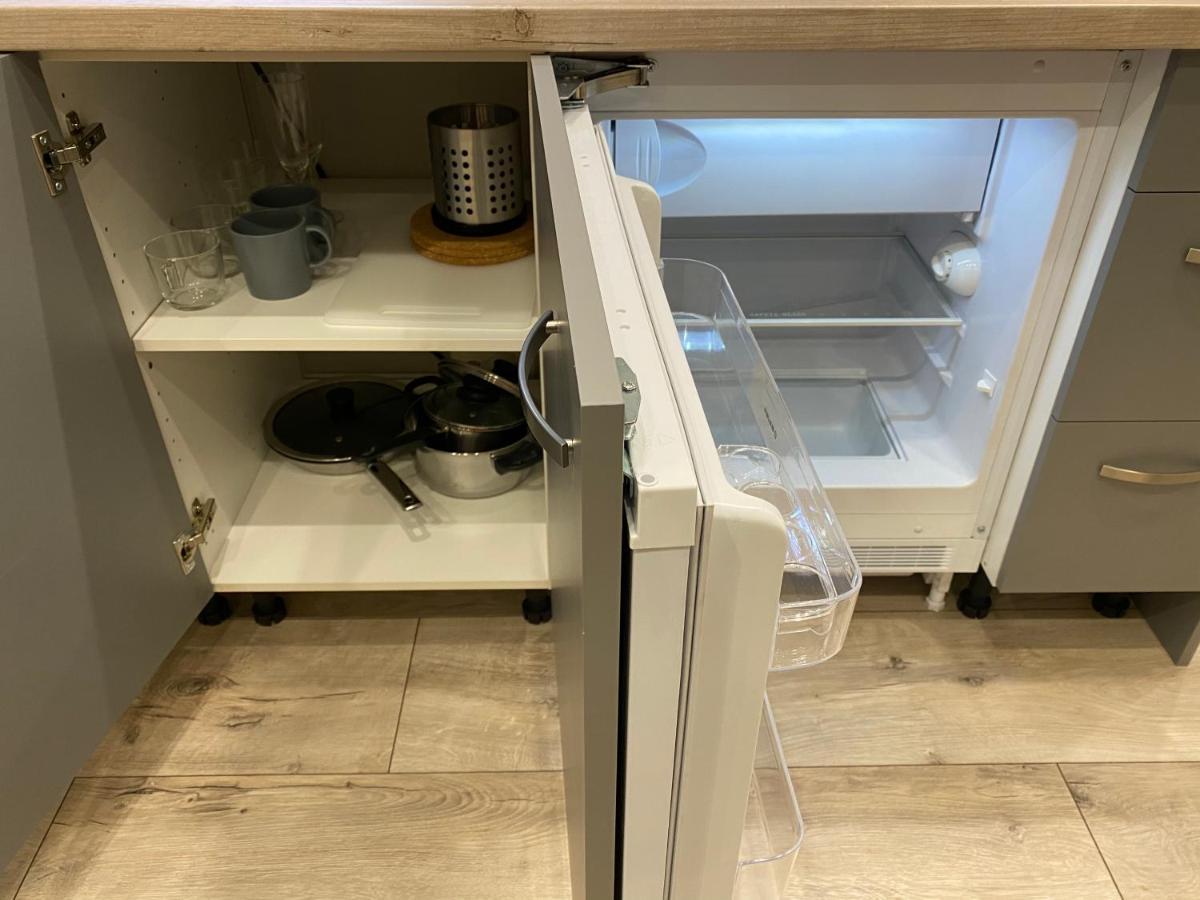 Aparthotel รีกา ภายนอก รูปภาพ A refrigerator with a built-in ice maker