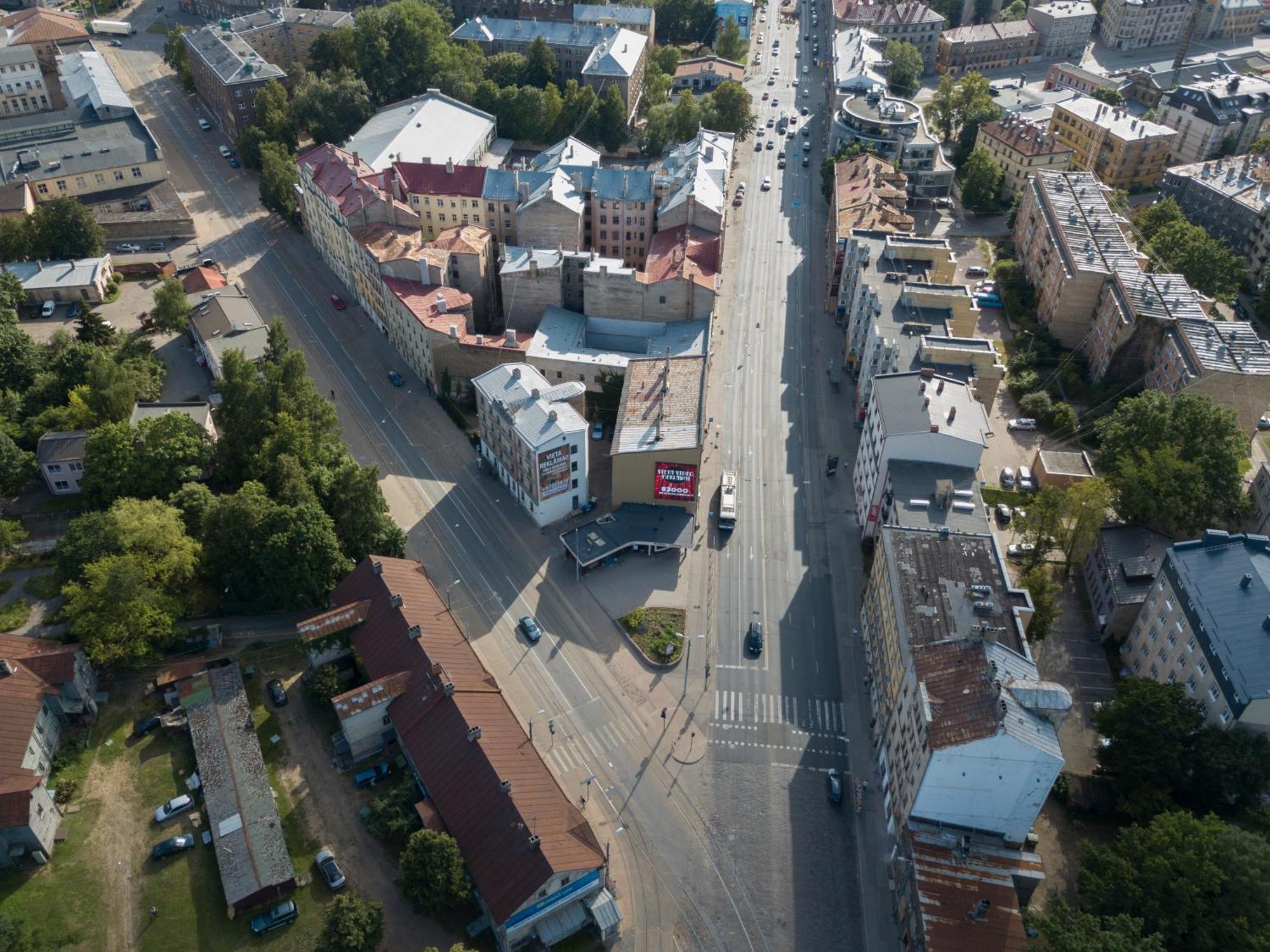 Aparthotel รีกา ภายนอก รูปภาพ Aerial view of the street