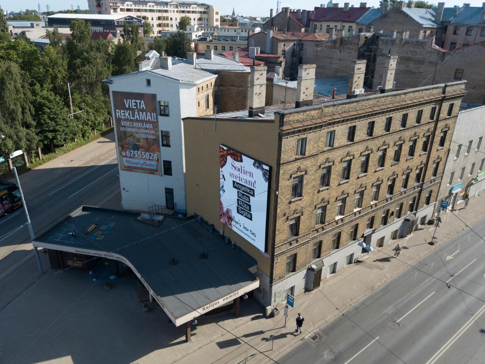 Aparthotel รีกา ภายนอก รูปภาพ The building of the former cinema in 2018