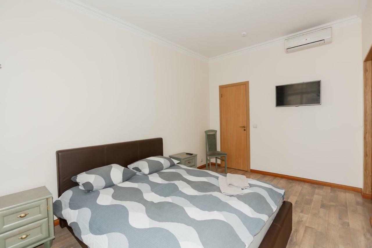 Aparthotel รีกา ภายนอก รูปภาพ A bedroom in a hotel